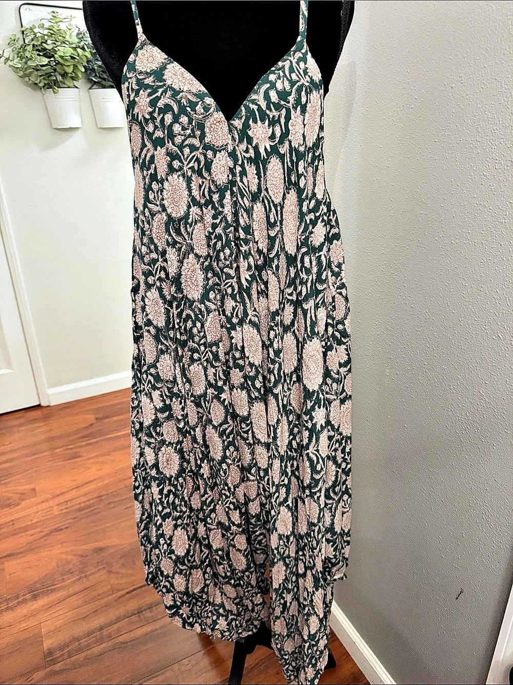 World Market Floral Maxi Dress pants in Green & Pink Size Small/Medium